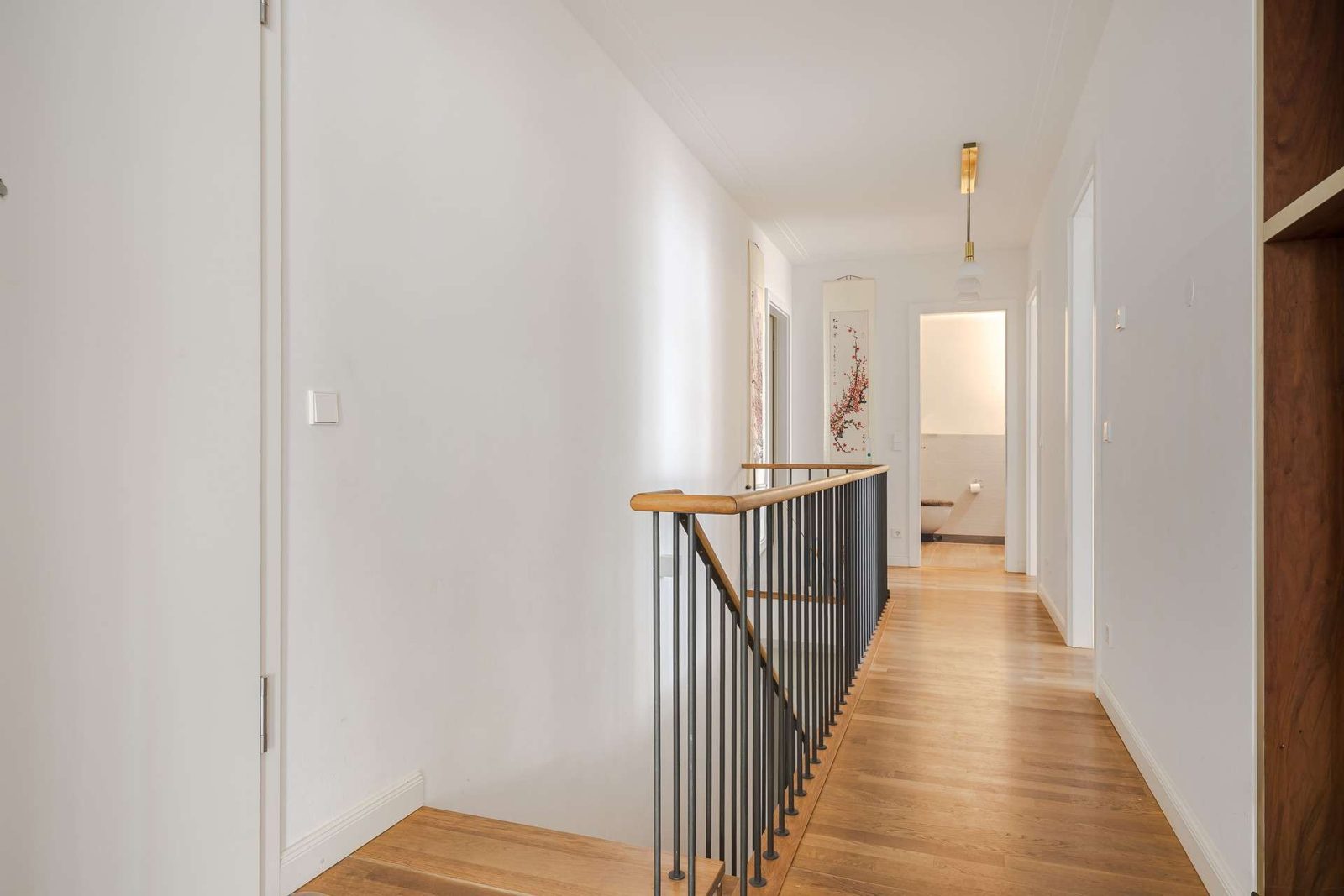 Flur mit Treppe ins Souterrain